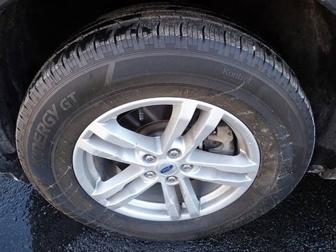 Used 2023 Ford Explorer XLT w/ Equipment Group 202A image 12