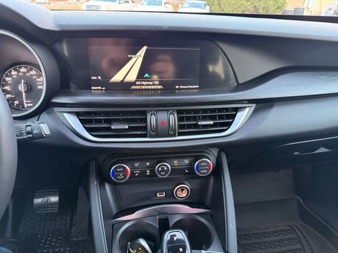 Used 2019 Alfa Romeo Stelvio AWD image 31