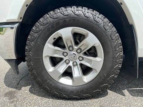 Used 2019 RAM 1500 Laramie AWD/4WD image 17