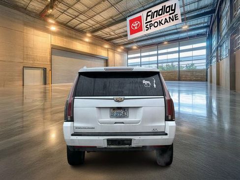 Used 2017 Cadillac Escalade ESV Luxury image 5
