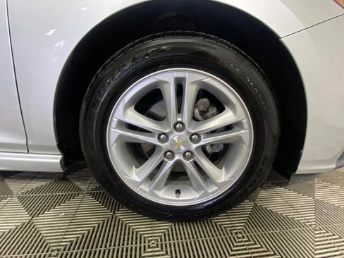 Used 2017 Chevrolet Cruze LT w/ Sun And Sound Package FWD image 30