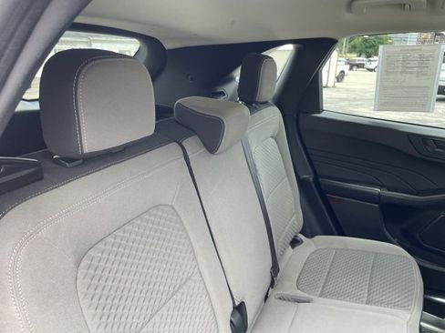 Used 2022 Ford Escape SE image 32