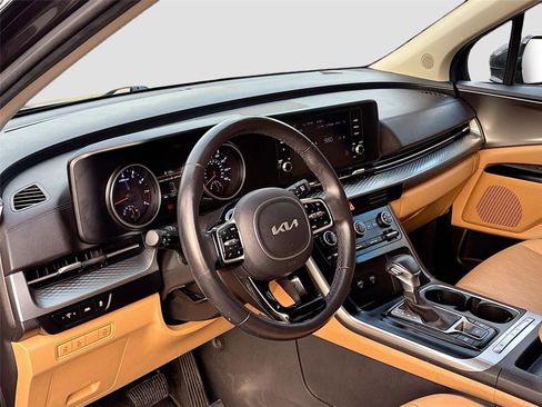 Used 2022 Kia Carnival LX image 9