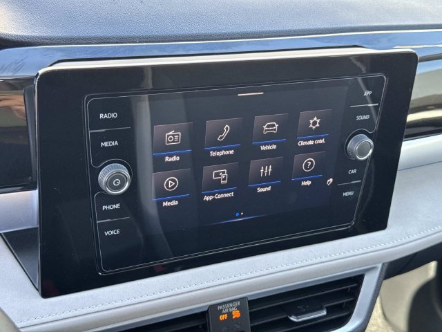 Certified 2025 Volkswagen Taos SE FWD image 13