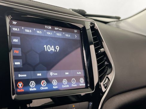 Used 2022 Jeep Cherokee Limited image 14