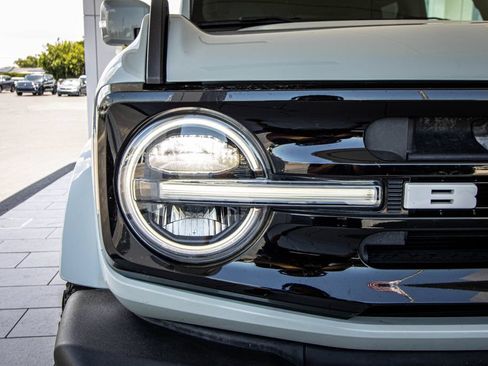 Used 2023 Ford Bronco Outer Banks AWD/4WD image 6