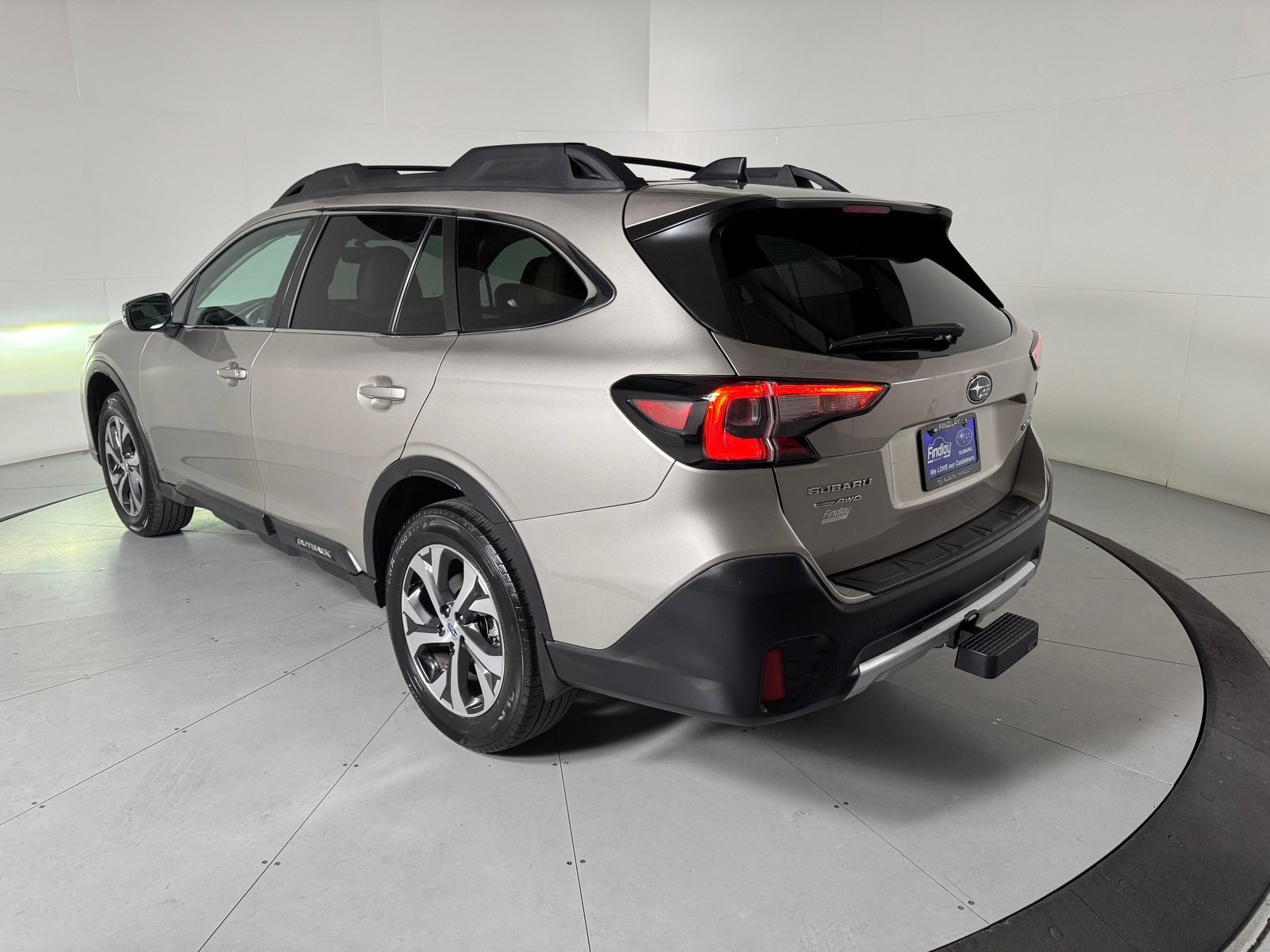 Used 2020 Subaru Outback Limited w/ Popular Package #2 AWD/4WD image 3