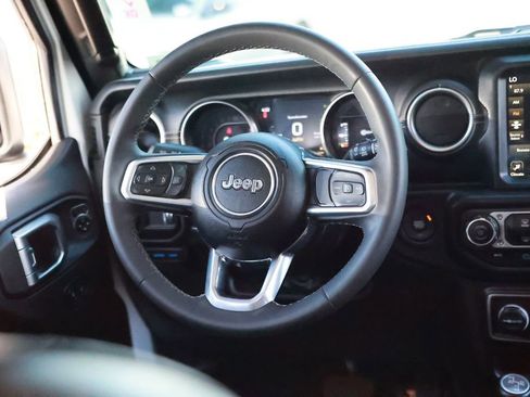 Used 2023 Jeep Wrangler Unlimited Sahara AWD/4WD image 29