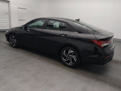 Used 2024 Hyundai Elantra Limited FWD image 3