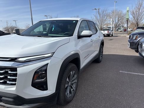 Used 2025 Chevrolet Equinox LT w/ Safety and Technology Package image 2