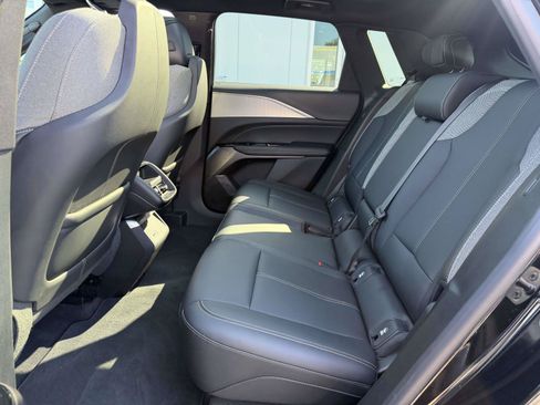Used 2024 Cadillac Lyriq Tech RWD image 11