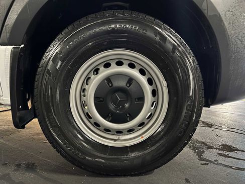 Used 2025 Mercedes-Benz Sprinter 2500 image 9