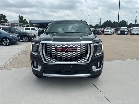 Used 2022 GMC Yukon XL Denali AWD/4WD image 11