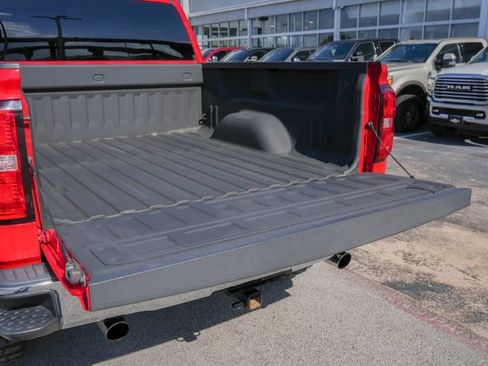 Used 2018 Chevrolet Silverado 1500 LT AWD/4WD image 12