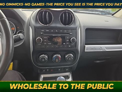 Used 2015 Jeep Compass Latitude FWD image 19
