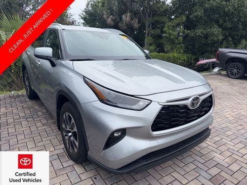 Used 2024 Toyota Highlander XLE FWD image 1