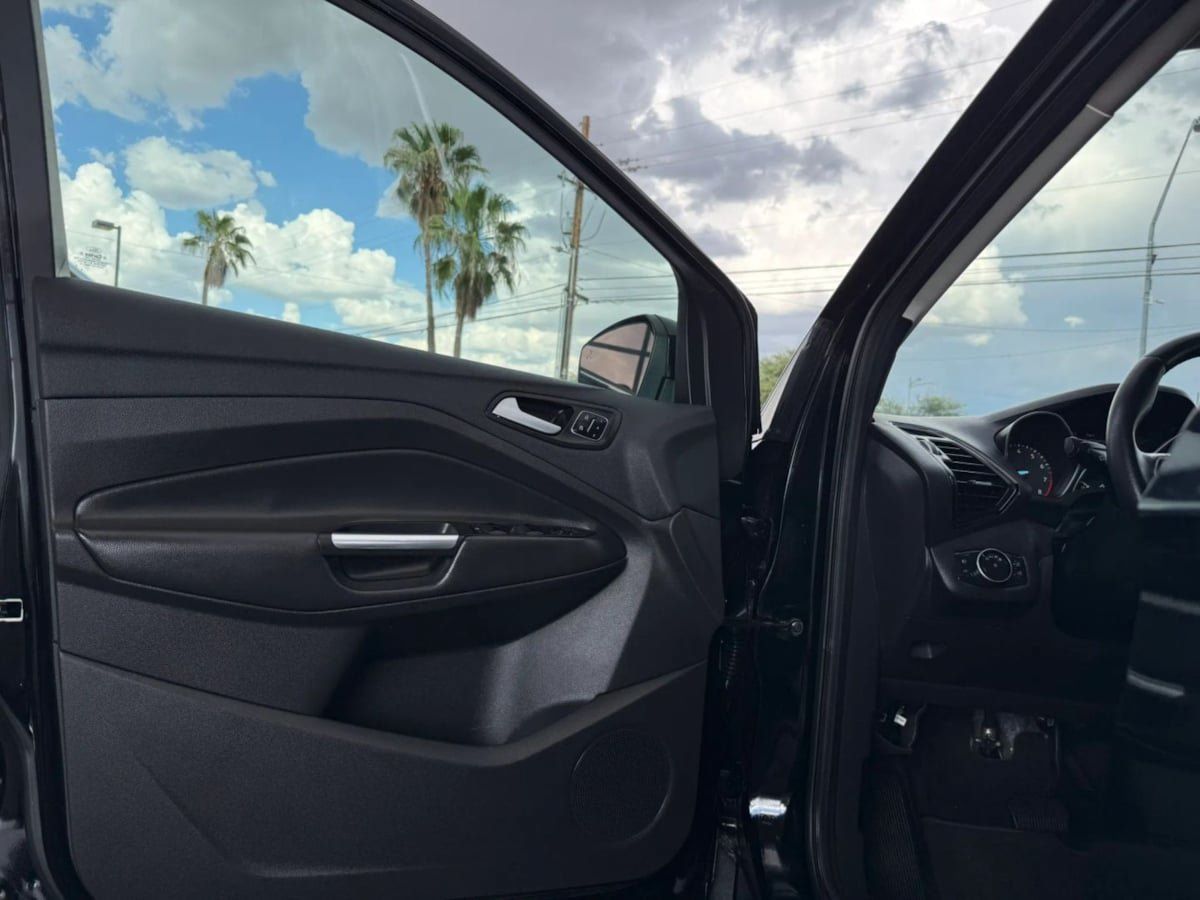 Used 2017 Ford Escape Titanium FWD image 33