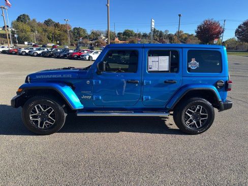 Used 2024 Jeep Wrangler Sahara w/ Technology Group image 2