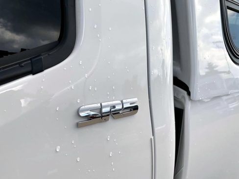 Used 2023 Toyota Tacoma SR5 AWD/4WD image 9