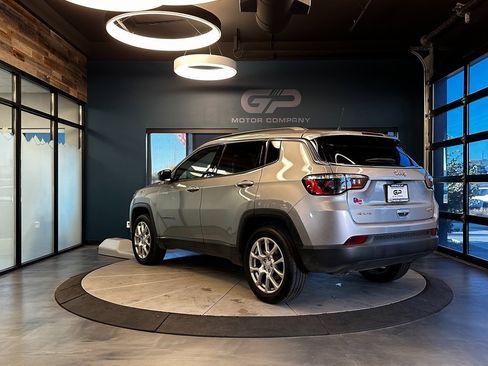 Used 2024 Jeep Compass Latitude image 5