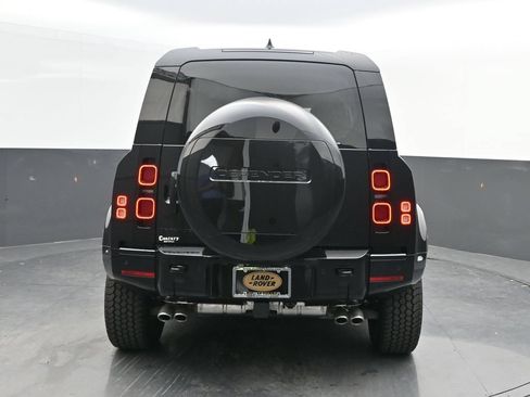 Used 2025 Land Rover Defender 110 X-Dynamic SE AWD/4WD image 6