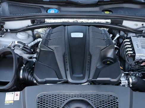 Used 2023 Porsche Macan S image 56