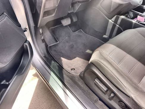 Used 2019 Honda CR-V EX image 3