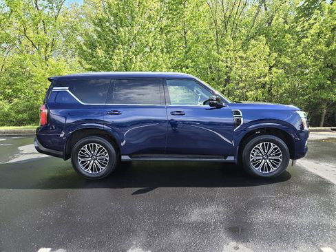 Used 2025 Nissan Armada SL w/ Captain's Chari Seat Package AWD/4WD image 2