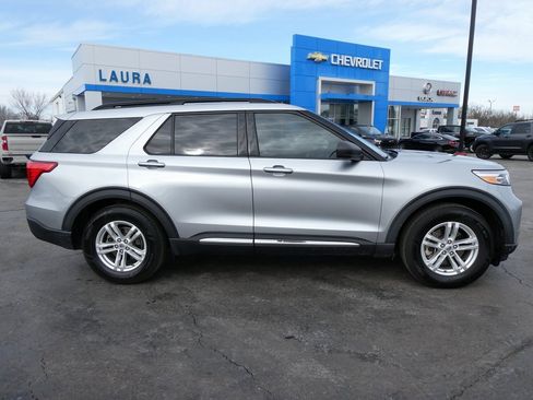 Used 2020 Ford Explorer XLT w/ Class III Trailer Tow Package image 4