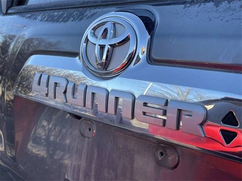 Used 2018 Toyota 4Runner Limited image 11