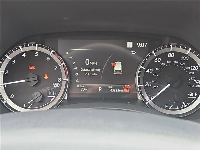 Used 2025 Toyota Highlander LE FWD image 11