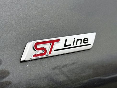 Used 2025 Ford Explorer ST-Line w/ ST-Line Street Pack image 8