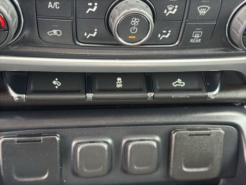 Used 2015 GMC Sierra 1500 SLT w/ SLT Crew Cab Value Package image 24