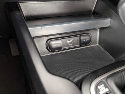 Used 2025 Kia Soul LX FWD image 28
