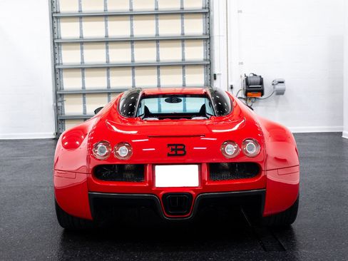 Used 2008 Bugatti Veyron image 3