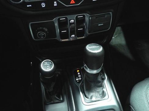 Used 2021 Jeep Gladiator Willys image 18