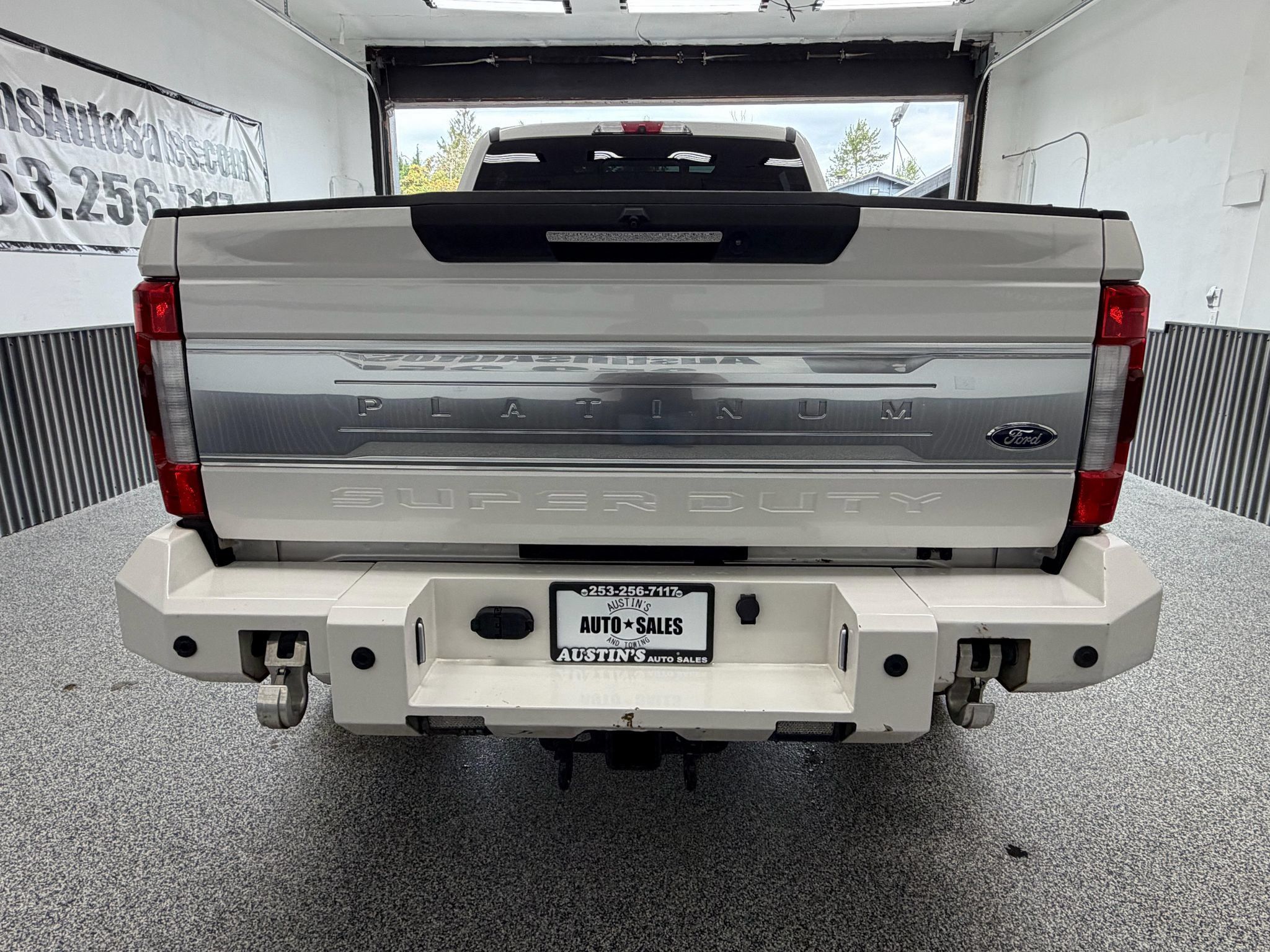 Used 2017 Ford F250 Platinum w/ Platinum Ultimate Package AWD/4WD image 4
