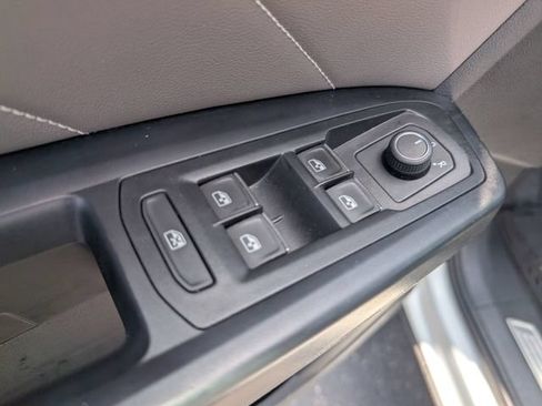 Used 2021 Volkswagen Atlas SE FWD image 16
