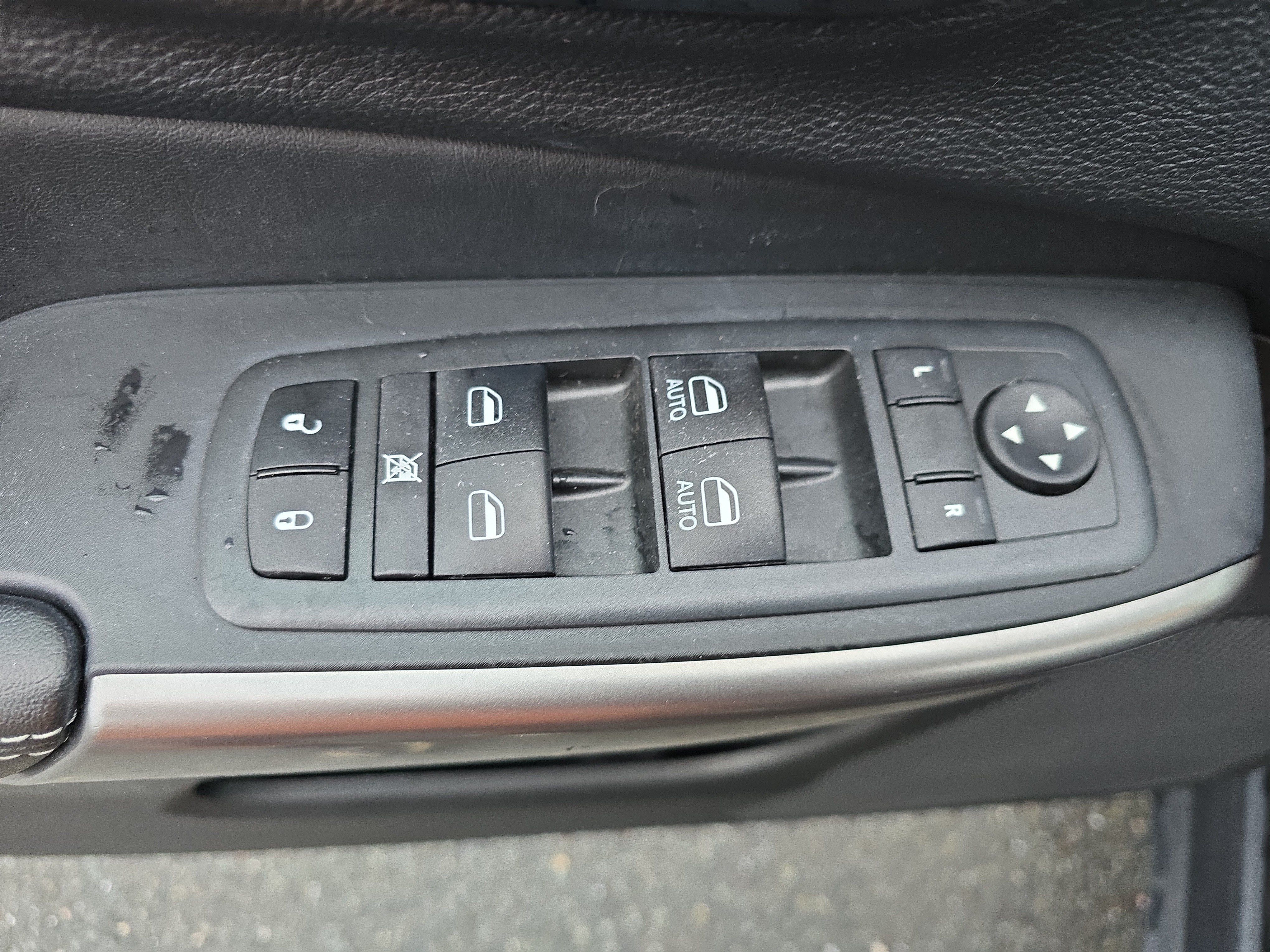 Used 2021 Jeep Cherokee Limited w/ Elite Package AWD/4WD image 18