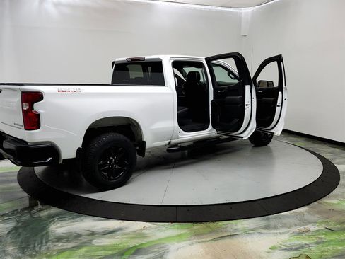 Used 2020 Chevrolet Silverado 1500 Custom Trail Boss w/ Custom Convenience Package AWD/4WD image 10