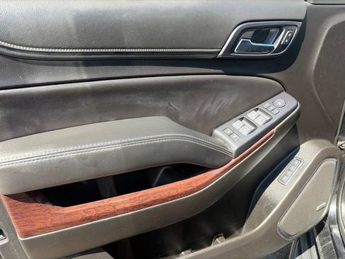 Used 2019 GMC Yukon SLT w/ Graphite Performance Edition AWD/4WD image 12