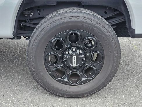 Used 2026 Ford F250 Lariat w/ Black Appearance Package AWD/4WD image 9