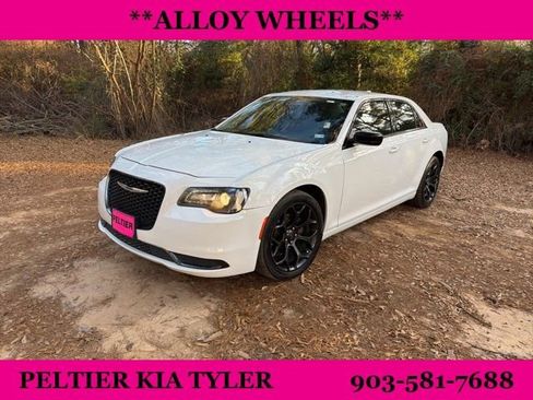 Used 2019 Chrysler 300 Touring w/ Sport Appearance Package image 3