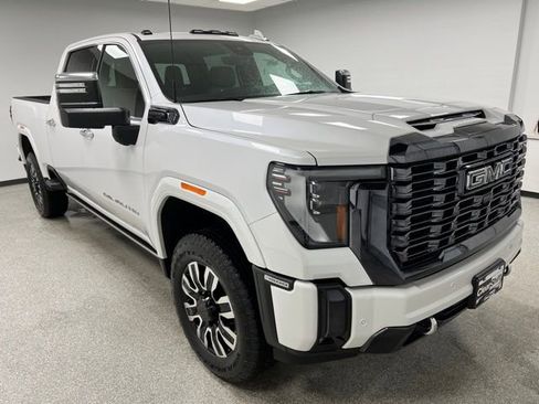 Used 2024 GMC Sierra 3500 Denali Ultimate image 2