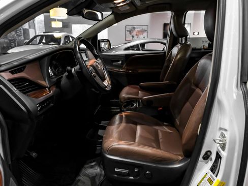 Used 2019 Toyota Sienna Limited Premium AWD/4WD image 4