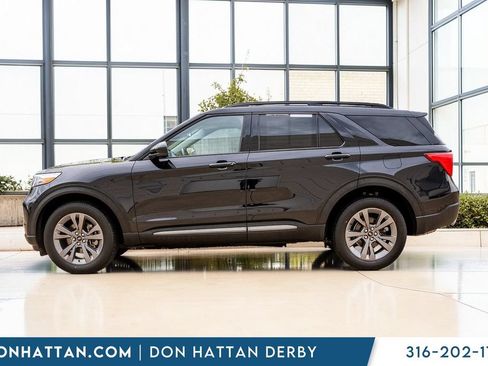 Used 2023 Ford Explorer XLT w/ Equipment Group 202A AWD/4WD image 2