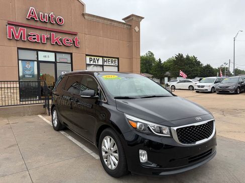 Used 2017 Kia Sedona EX FWD image 3