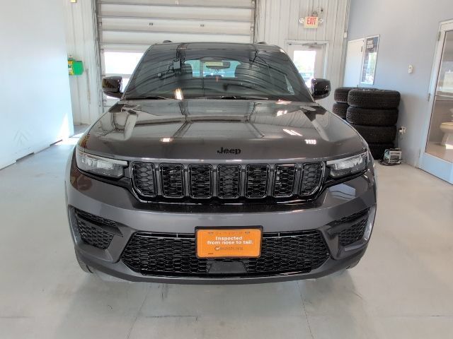 Used 2023 Jeep Grand Cherokee Altitude AWD/4WD image 8