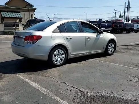Used 2013 Chevrolet Cruze LS FWD image 8