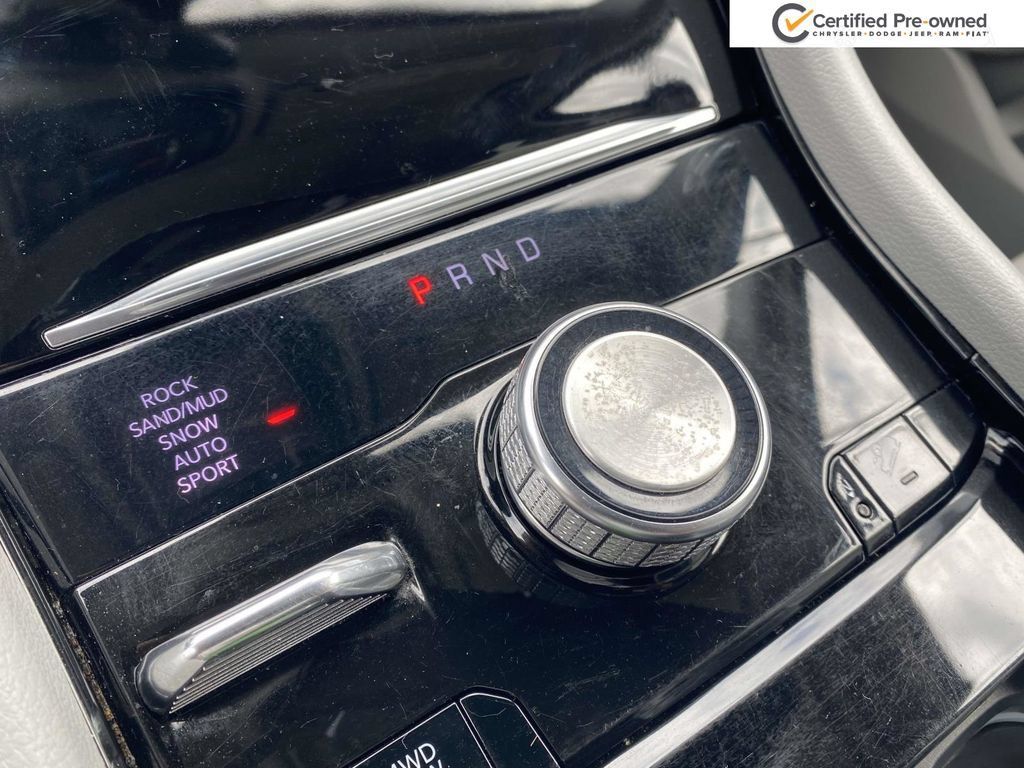 Used 2021 Jeep Grand Cherokee L Overland w/ Luxury Tech Group IV AWD/4WD image 60